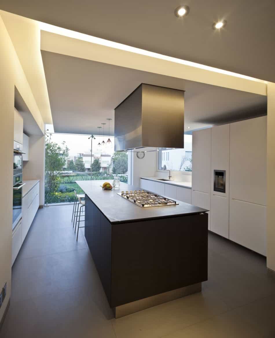 study-contradictions-contemporarily-serene-mexico-city-home-11-kitchen.jpg