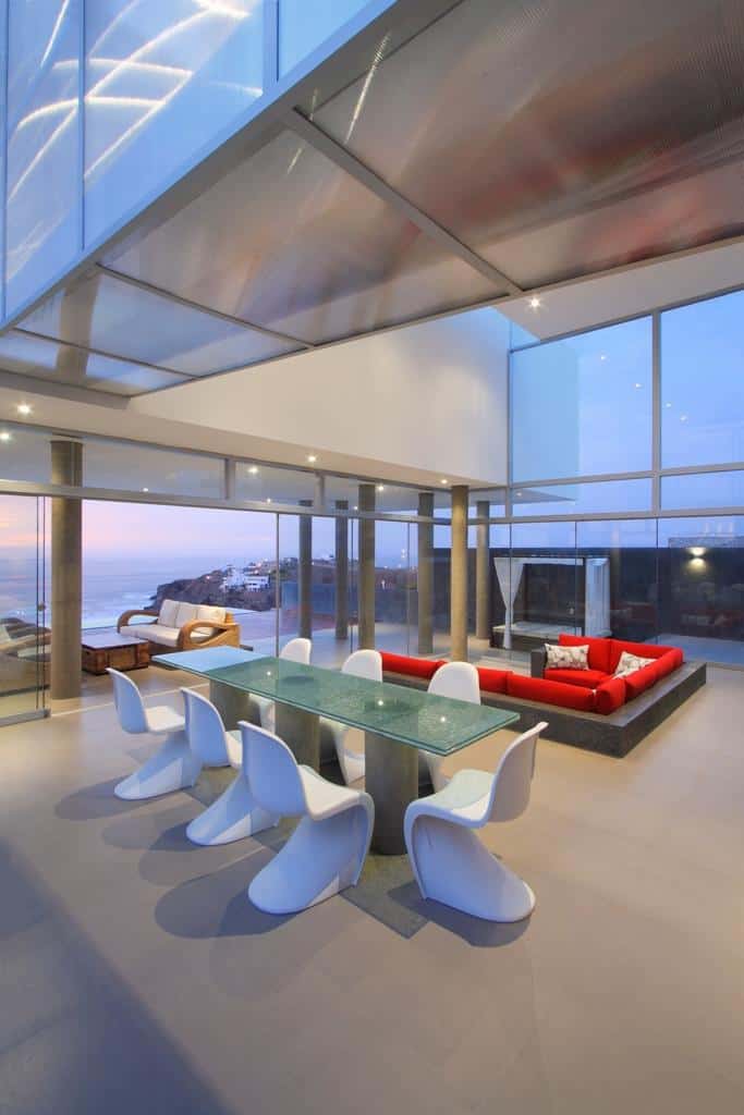 stunning-ultramodern-beach-house-with-glass-walls-11-dining-room.jpg