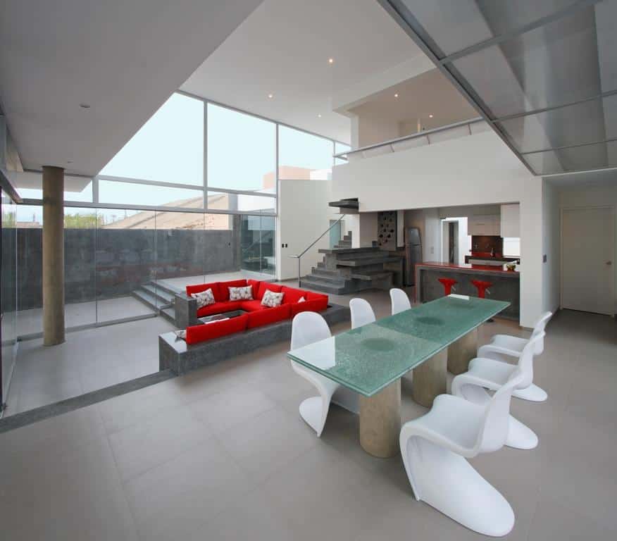 stunning-ultramodern-beach-house-with-glass-walls-14-rear-view.jpg