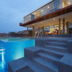 Stunning Ultramodern Beach House With Overflowing Pool