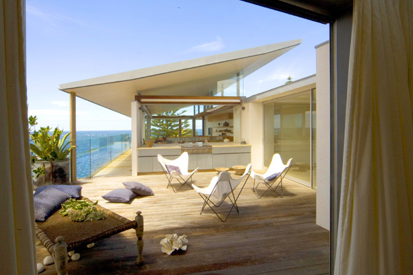 Modern Beach House in Sydney, Australia