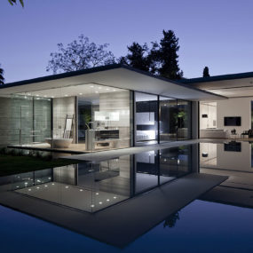 Tranquil Glass-Walled House With Innovative Furnishings