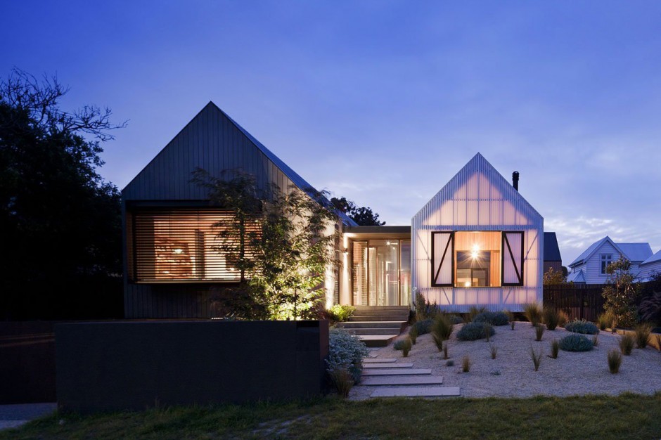 Triple volume coastal home makes a modern neighbor