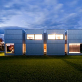 纽约州北部的乡村住宅设计-现代木材与金属板结构
