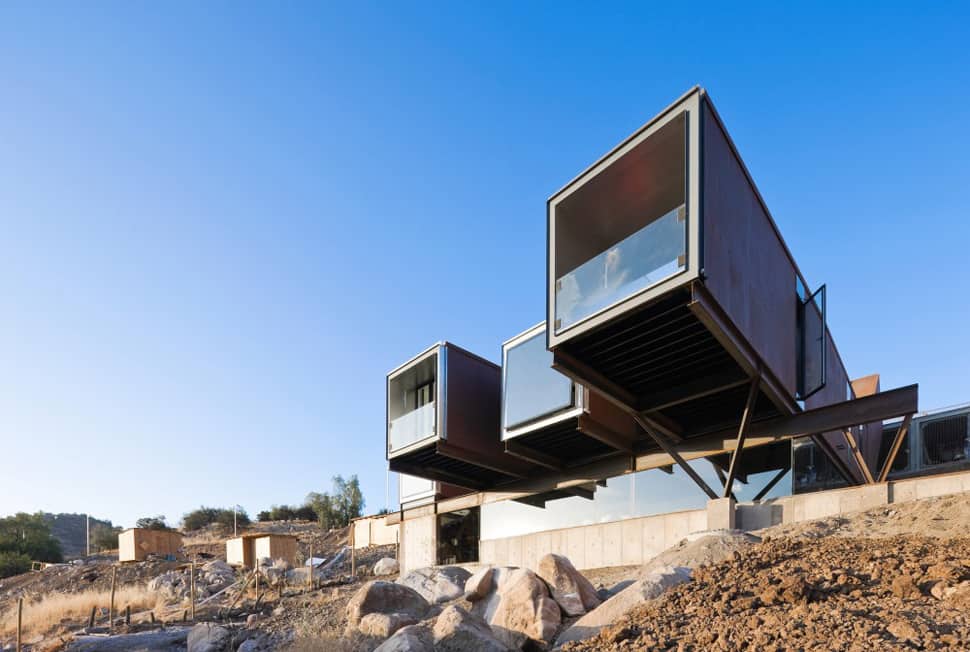 twelve-shipping-containers-combined-into-a-modern-mountain-house-8.jpg