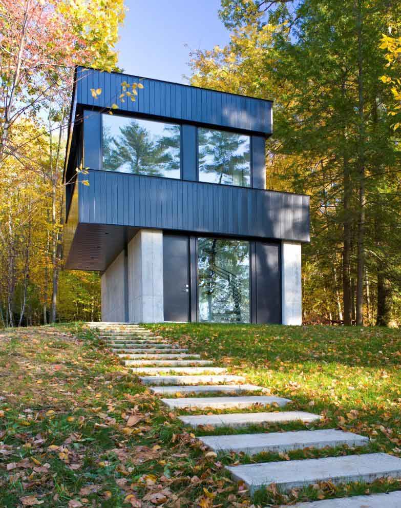 two part cantilevered lake house 4