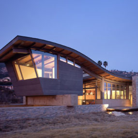Unusual Roof Design Adds Interest to Beach House