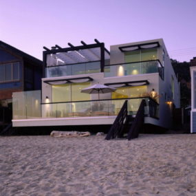Spa-Inspired Beachfront Luxury Home – the Urban Spa House