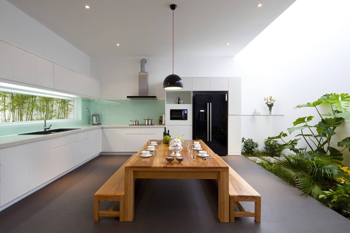 Urban Vietnamese House – Garden, Kitchen, Dining and Living Space in One Room