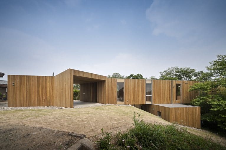 various-wood-finishes-populate-uniquely-natural-japanese-home-full-exterior-view.jpg