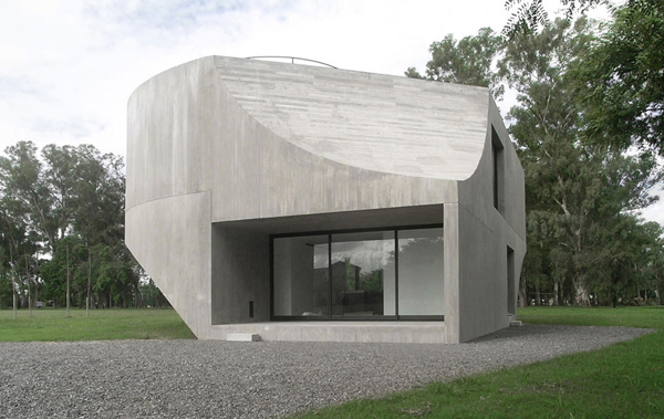 view house 3 Concrete House in Argentina   a modern cast concrete sculpture!