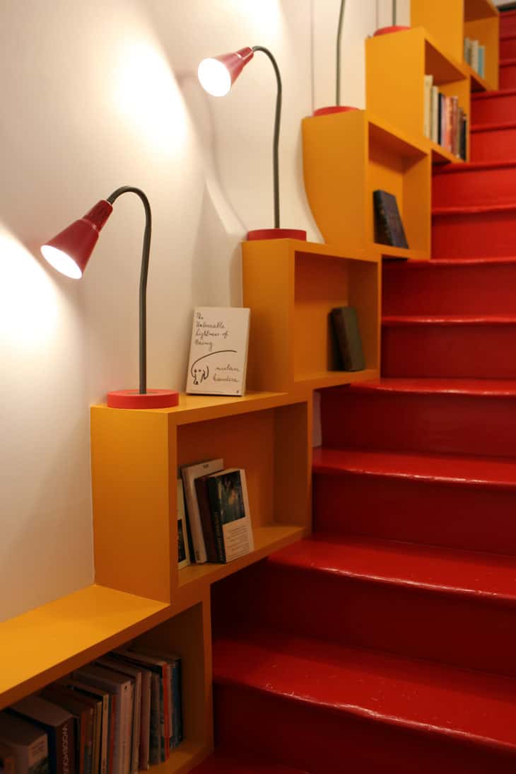 vibrant colour vignettes vamp up georgian apartment 6 stairs library