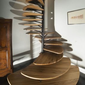 Oak Spiral Staircase with Metal Backbone
