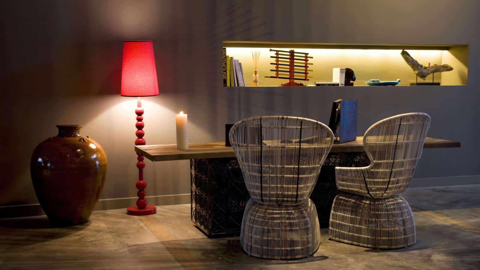 bold colour natural materials cozy interiors 16 desk