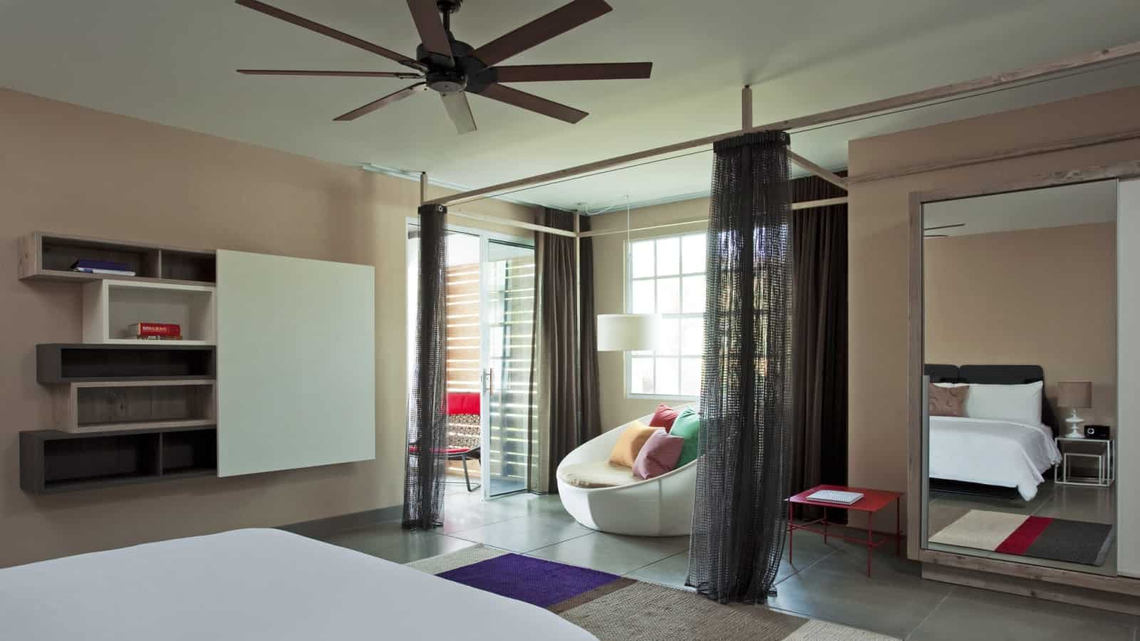 bold colour natural materials cozy interiors 21 bed