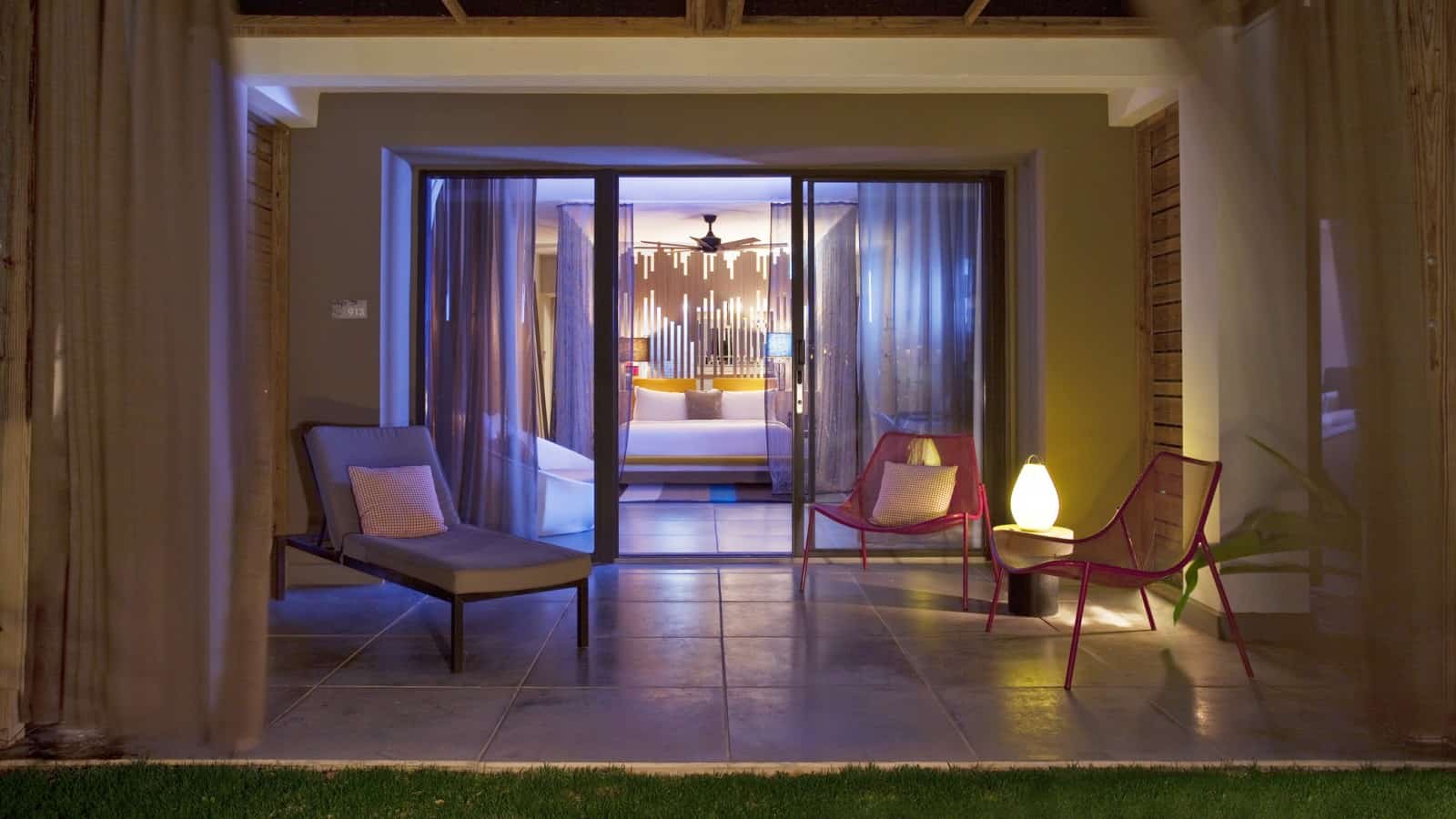 bold colour natural materials cozy interiors 29 deck