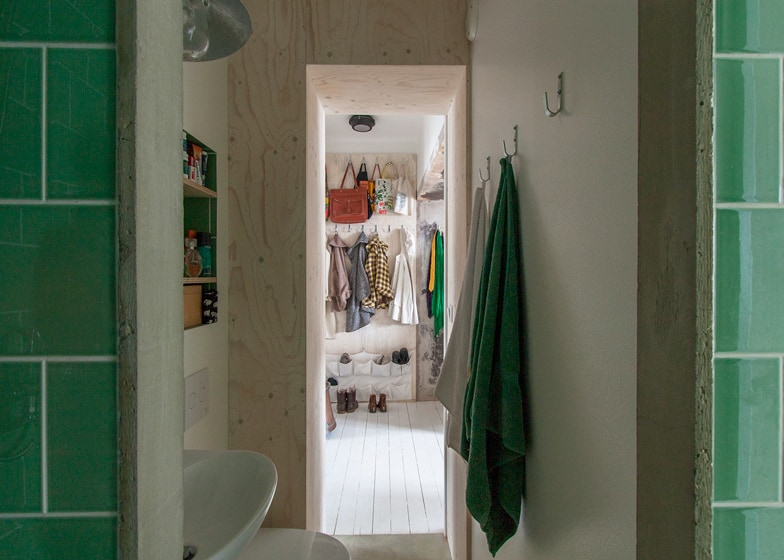 cleverly-designed-tiny-apartment-decades-patina-renovation-4-bath.jpg