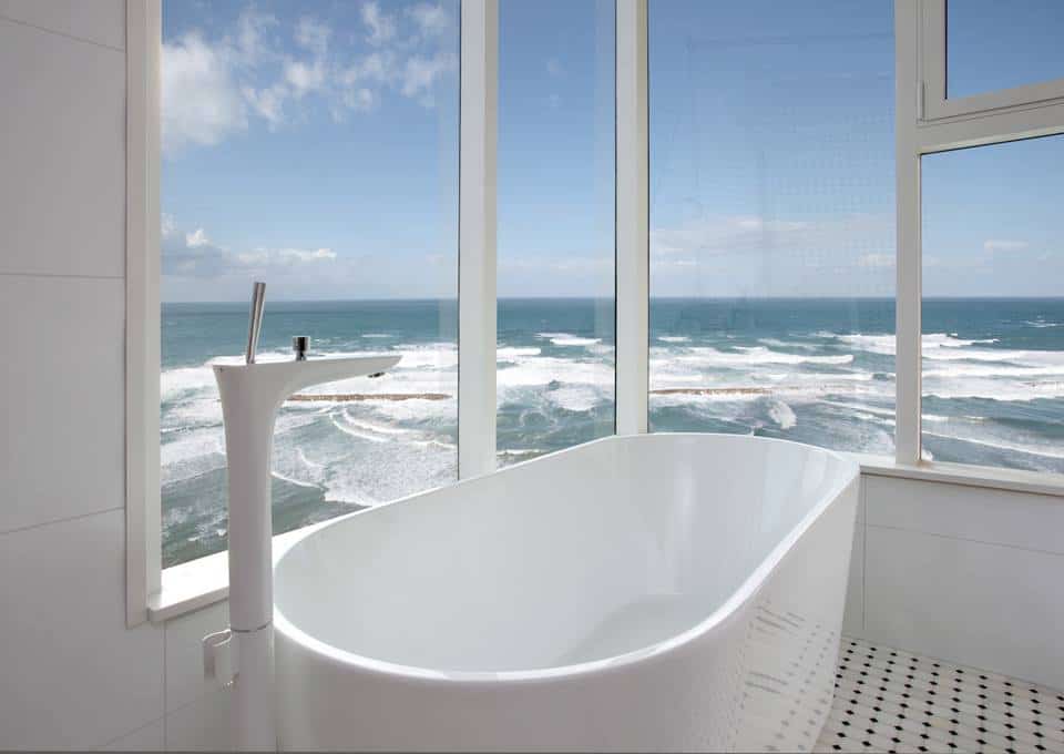 contemporary-apartment-overlooking-sea-cozy-luxurious-7-bath.jpg