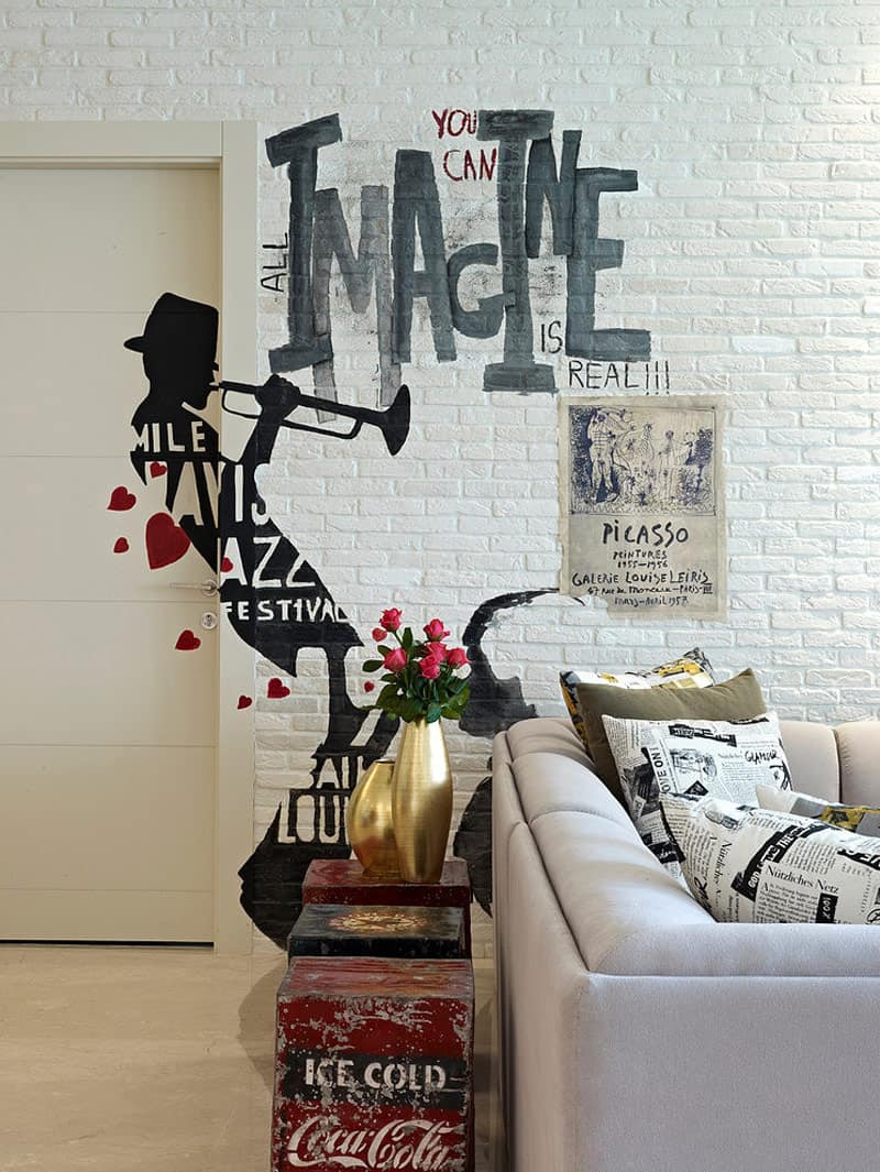 eclectic interior splashed in colorful furniture and art 2a