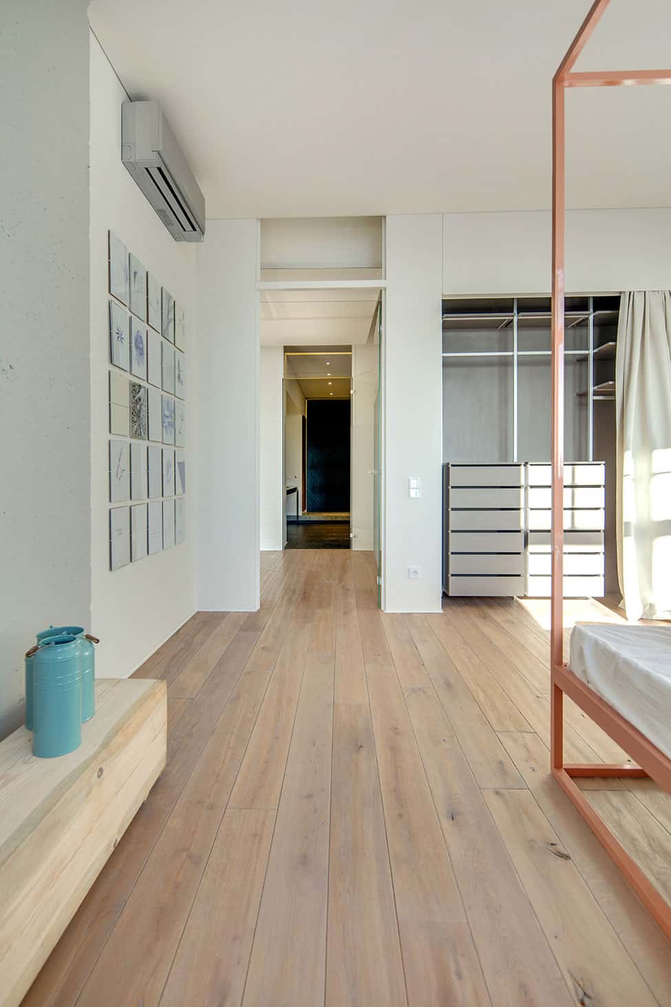 contemporary-open-plan-loft-pale-colour-palette-16-bed2.jpg