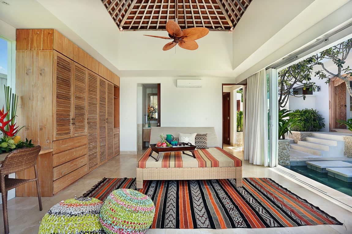 these-indoor-and-outdoor-spaces-are-set-around-kilim-rugs-6.jpg