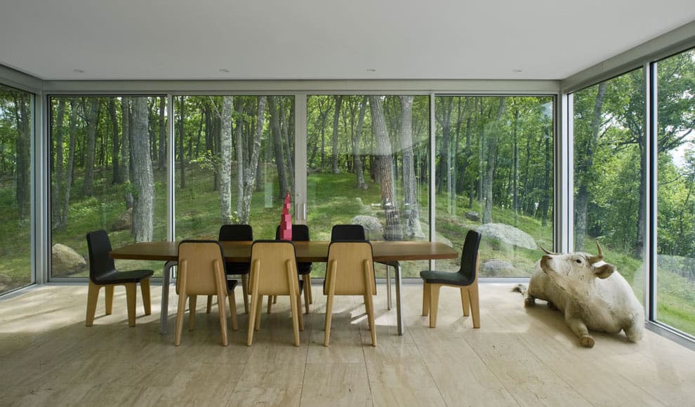 22-dining-room-with-glass-walls.jpg
