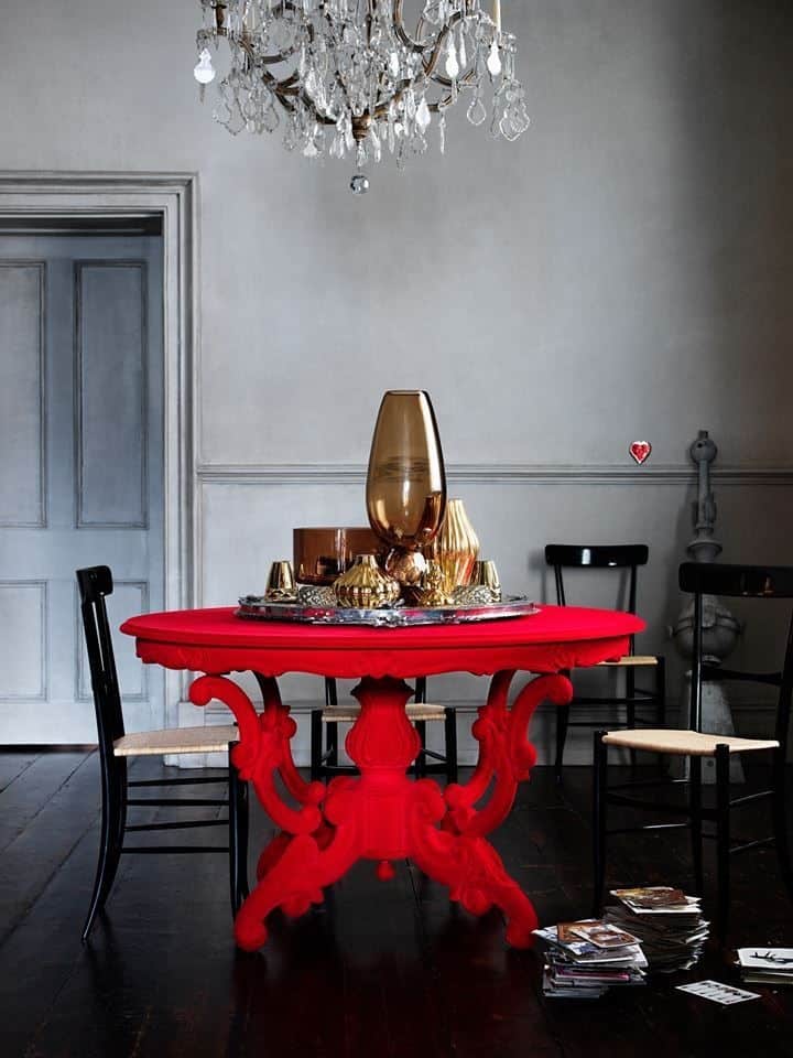 8b red accent table