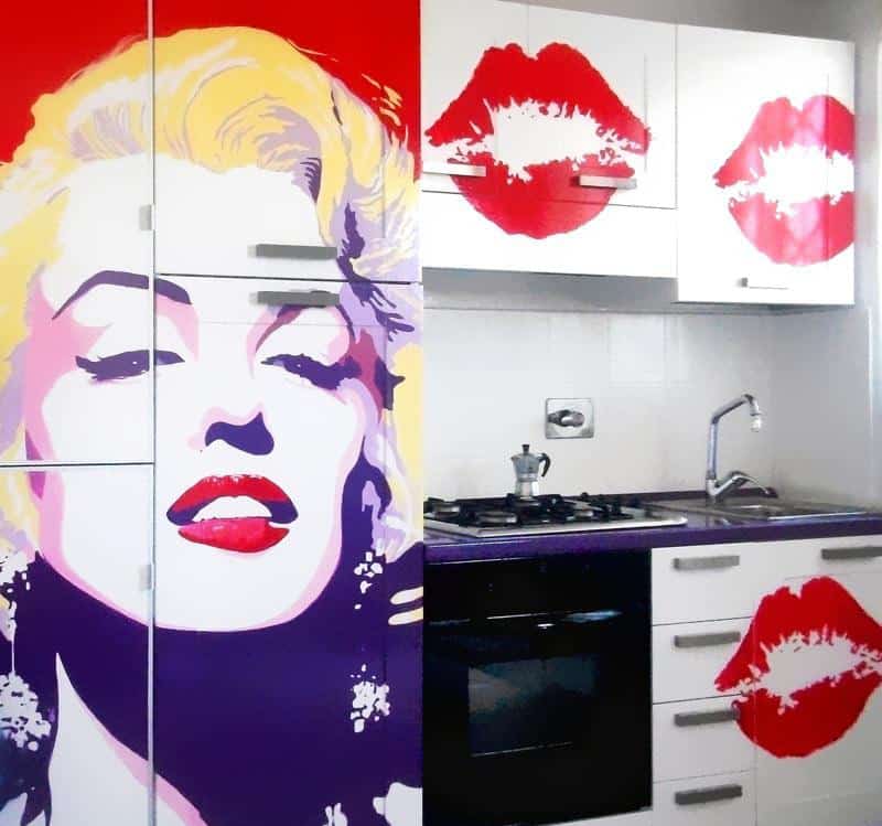 https://cdn.trendir.com/wp-content/uploads/old/interiors/2016/01/22/marilyn-monroe-kitchen-mural.jpg