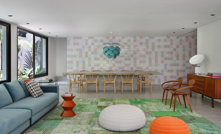 70s inspired interiors featuring vintage patterns and color blocking 1