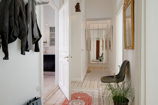 renovated-heirloom-apartment-original-details-modern-decor-12-hallway .jpg