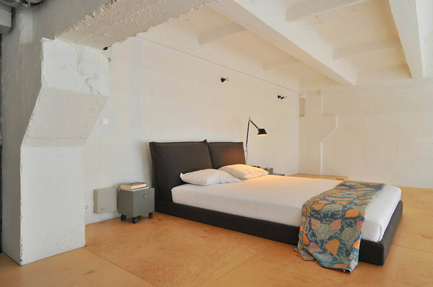 factory-loft-with-integrated-hammock-mezzanine-11-bedroom.jpg