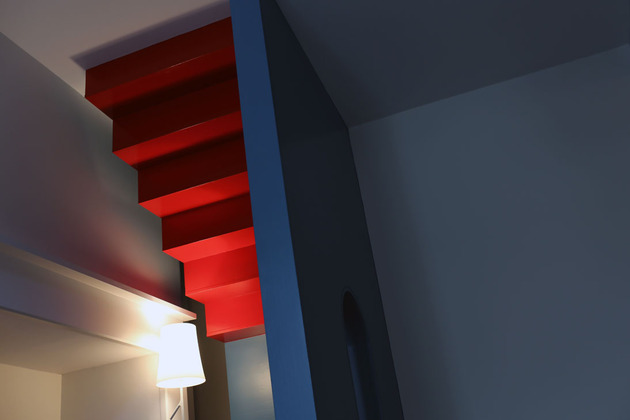 vibrant-colour-vignettes-vamp-up-georgian-apartment-5-stairs.jpg