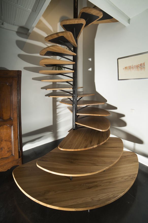 oak-spiral-staircase-metal-backbone-1-stairwell.jpg