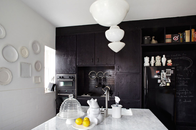 retro-modern-house-with-black-and-white-interior-palette-7.jpg
