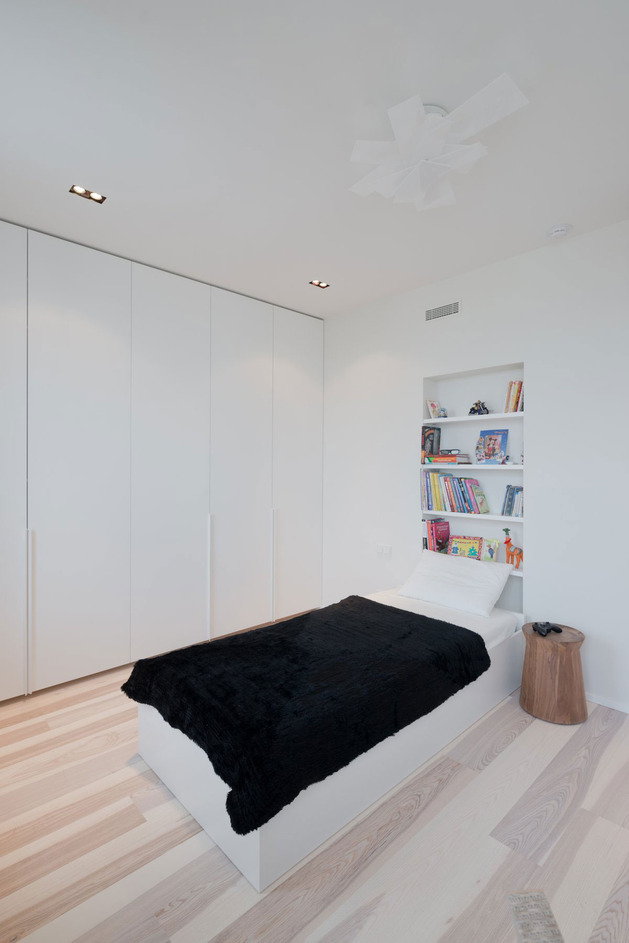 stunning-minimalist-apartment-creatively-rethinks-form-function-5-child-bed.jpg