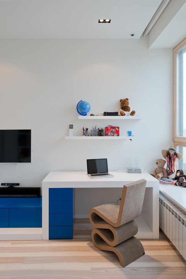stunning-minimalist-apartment-creatively-rethinks-form-function-6-child-bed.jpg
