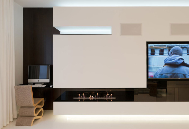 stunning-minimalist-apartment-creatively-rethinks-form-function-8-living.jpg