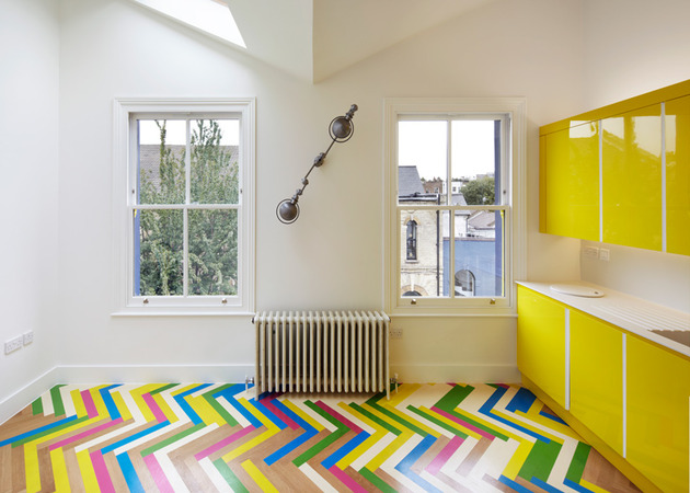 colorful-graphic-interiors-featuring-bright-herringbone-floors.jpg