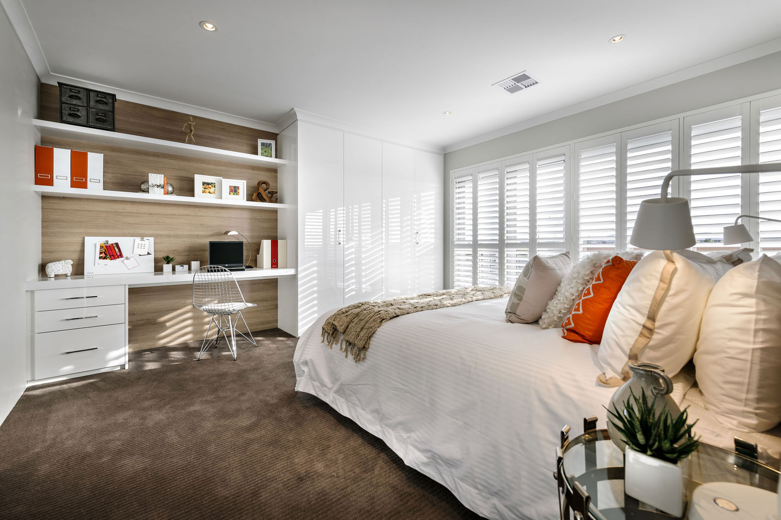 super-cozy-elegant-home-craftsmanship-rustic-elements-13-bed.jpg