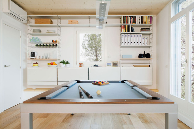 this kitchen has%20a dining pool table combo 1 thumb 630xauto 54959 This Kitchen has a Dining Pool Table Combo