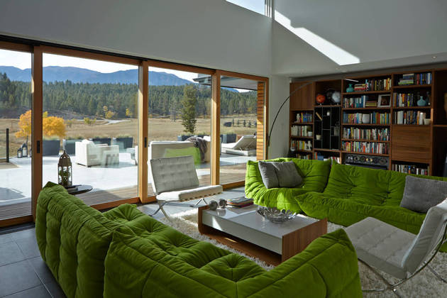 this-living-room-in-green-and-white-is-so-outdoors-3.jpg