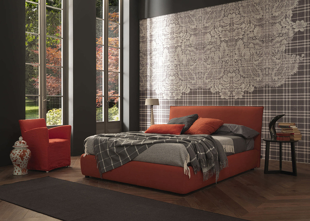 bedroom-with-decorative-wallpaper-bolzan-fair-1.jpg