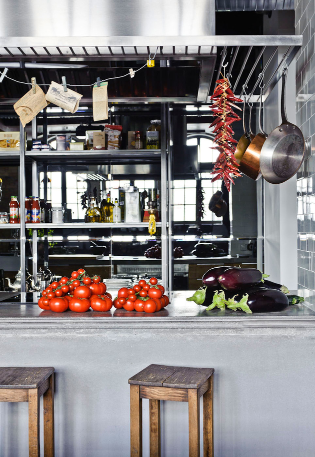 industrial-style-kitchen-for-foodies-with-good-taste-budapest-2.jpg