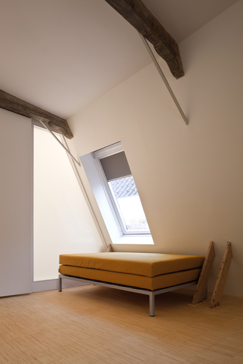 bright-light-infused-loft-amsterdam-12.jpg