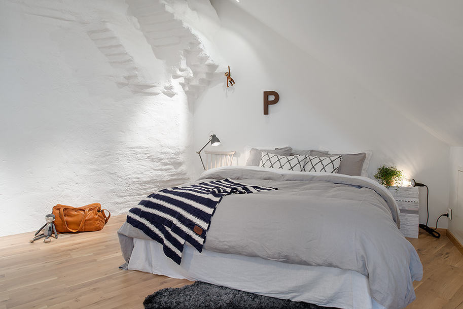 cozy-apartment-scandinavian-style-bedroom-3.jpg