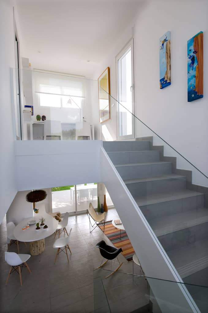 eclectic seaside house design 8