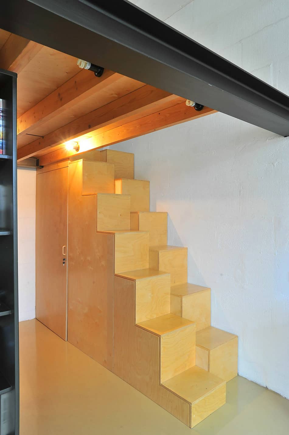 factory-loft-with-integrated-hammock-mezzanine-9-stairs.jpg