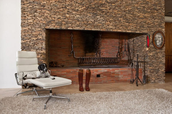 modern interior wonderful wood brick features 2 Modern Wood and Brick Interior