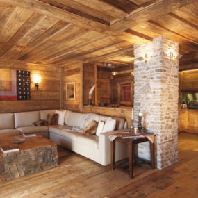 Rustic Wood Interiors – Charming Distressed Wood Decor