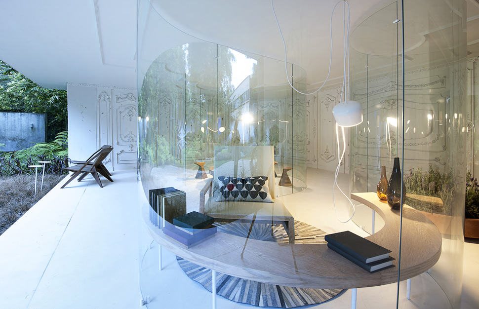s shaped glass walls living room 3
